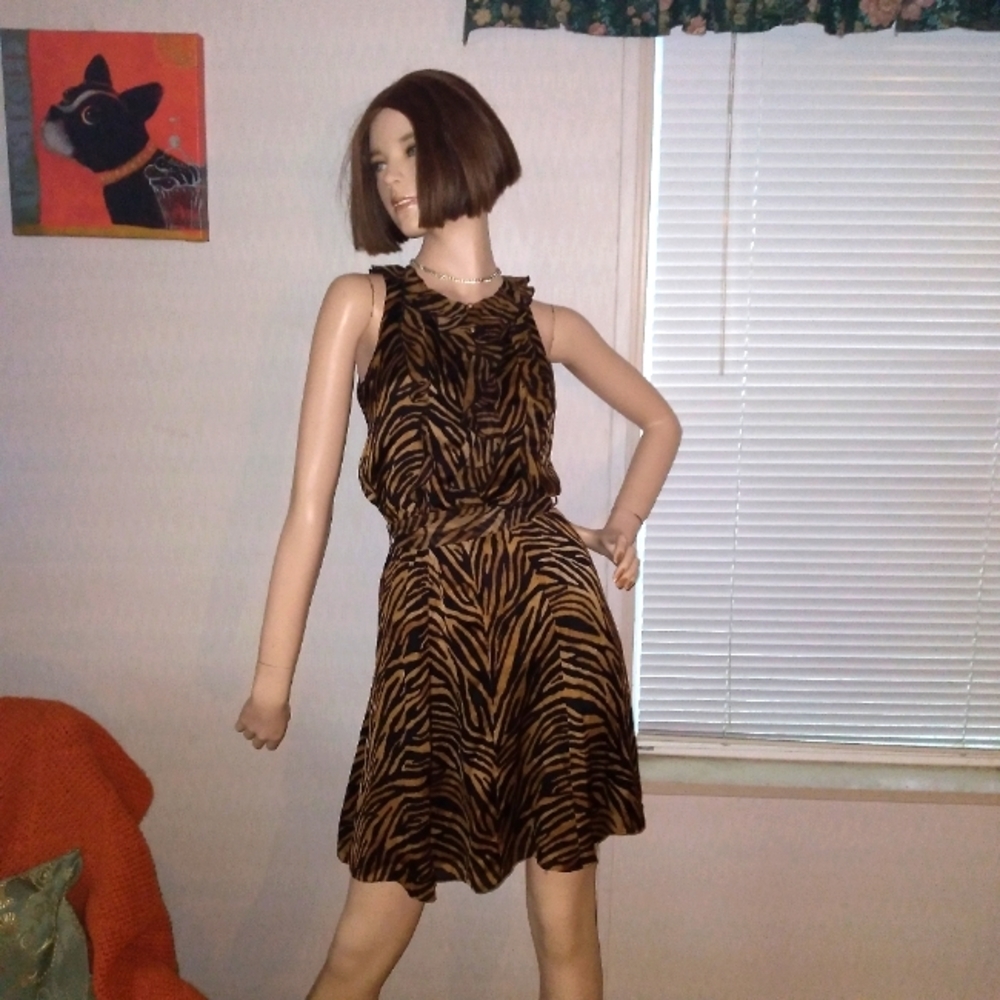 Silk Size 00 White House Black Market Dress